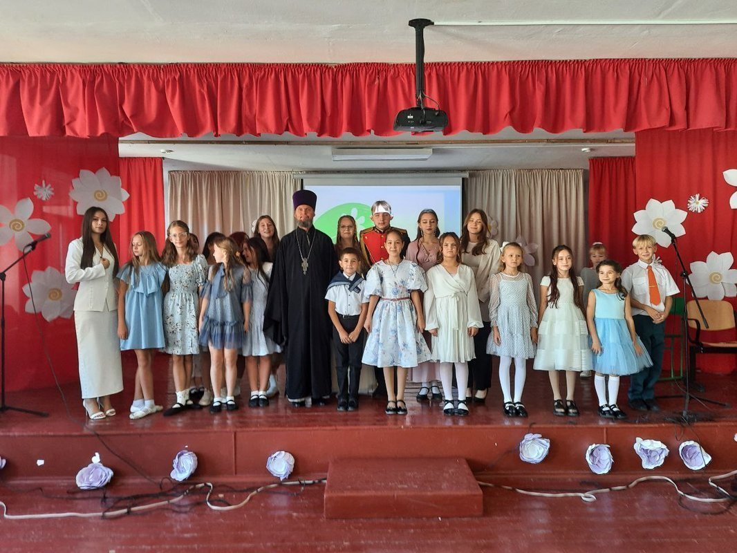 Концерт в ходе благотворительной акции «Белый цветок» в школах п. Первомайского